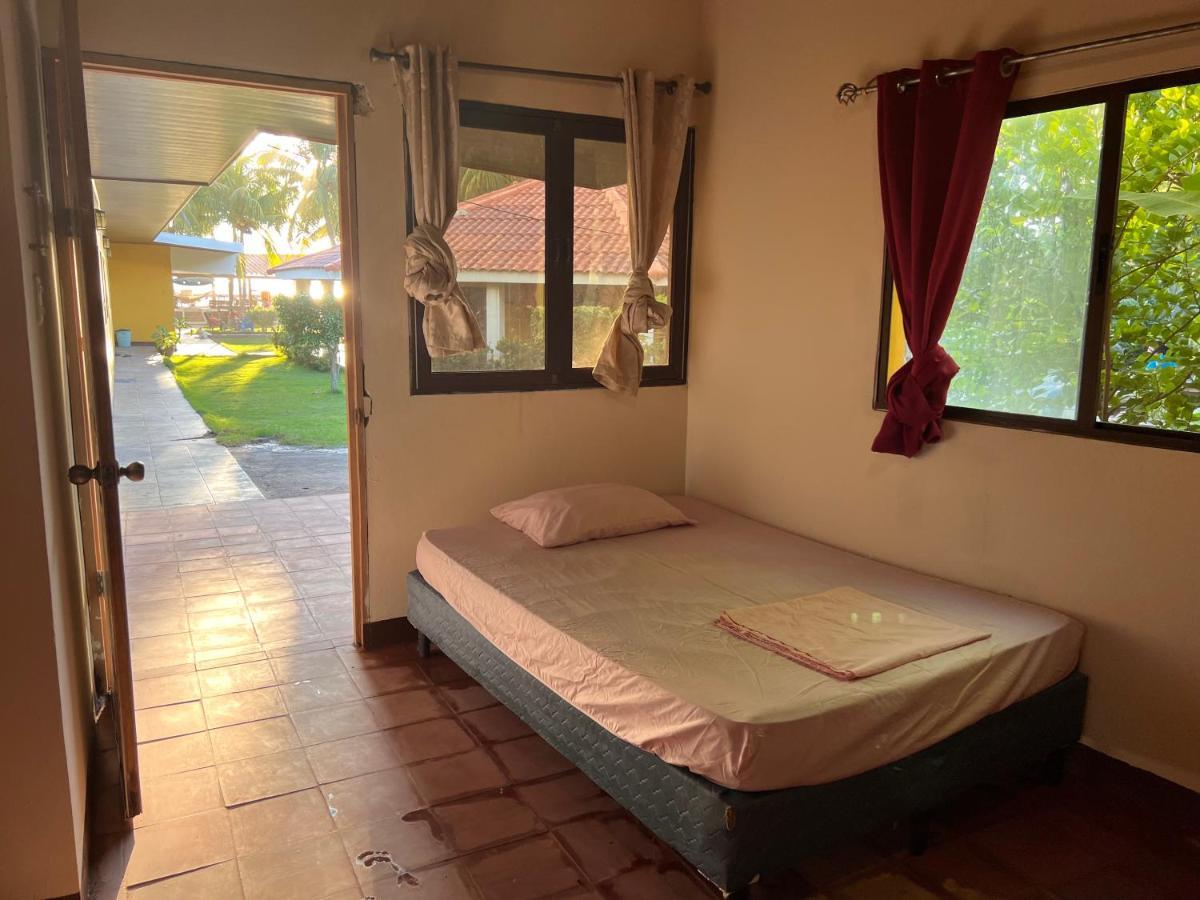 Solid Surf Camp Hostel Nicaragua Transito ภายนอก รูปภาพ